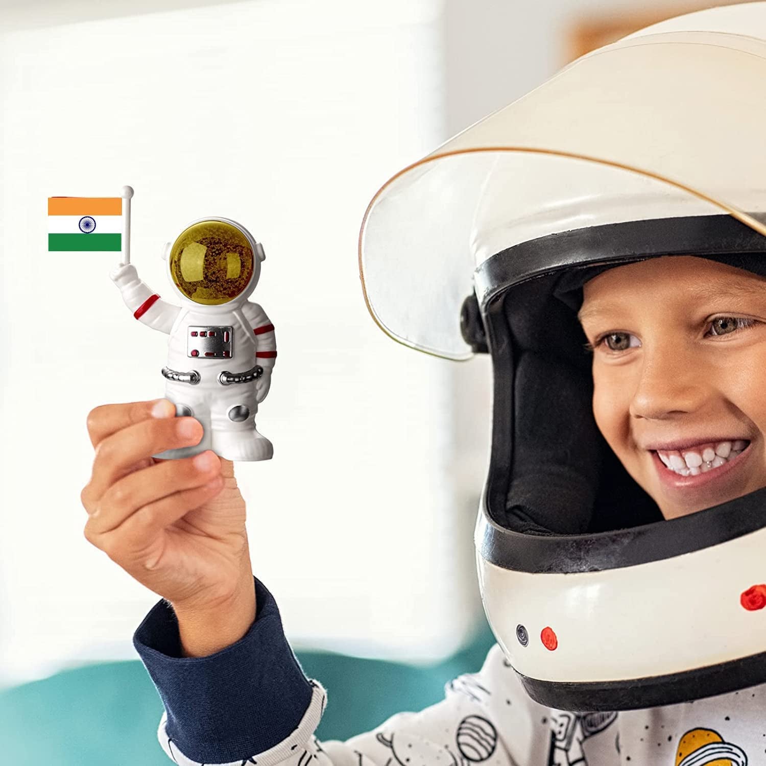Solar Power Astronaut Ornament Moving Hand with Indian Flag (1 Pc) - view 2