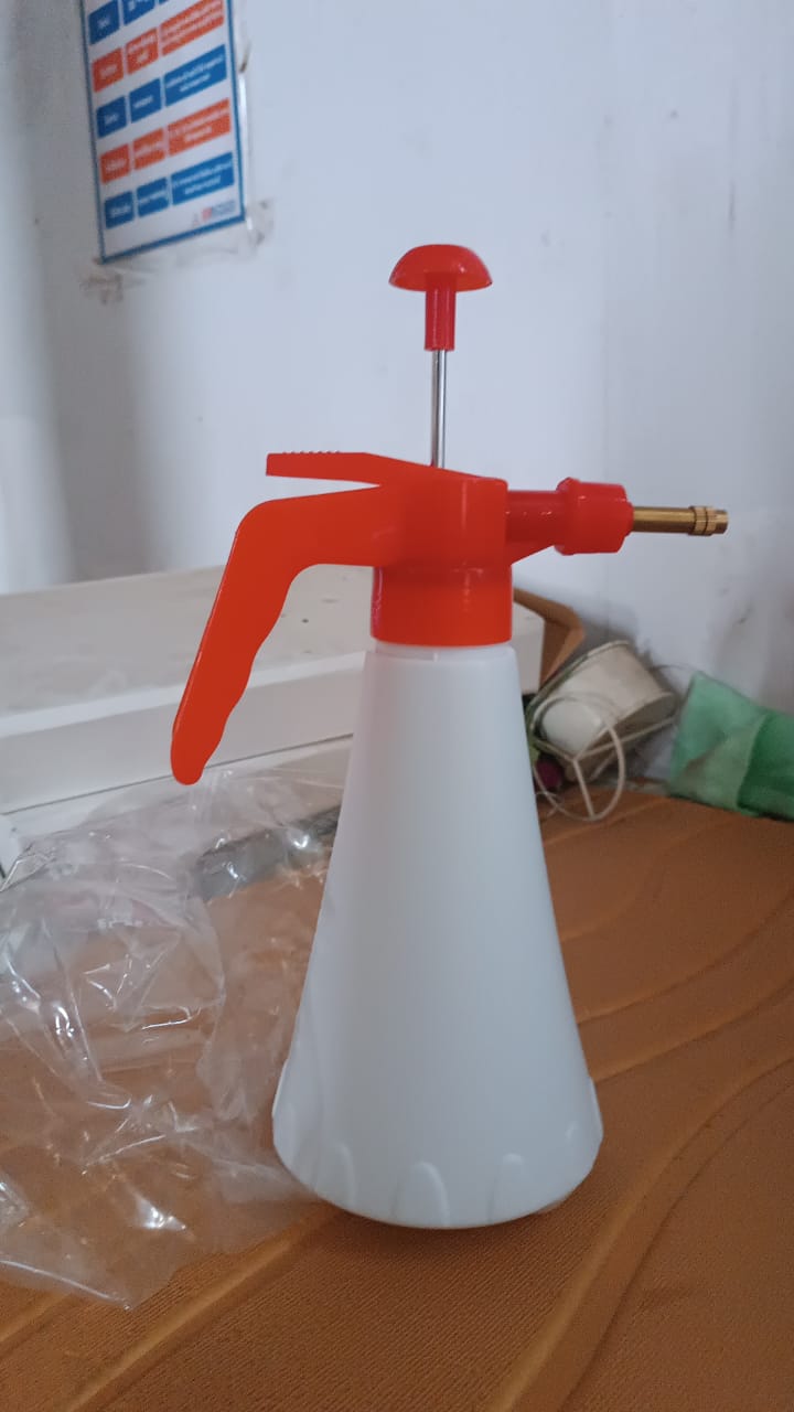 Handheld Pressure Water Sprayer Bottle (1 Ltr) - view 7