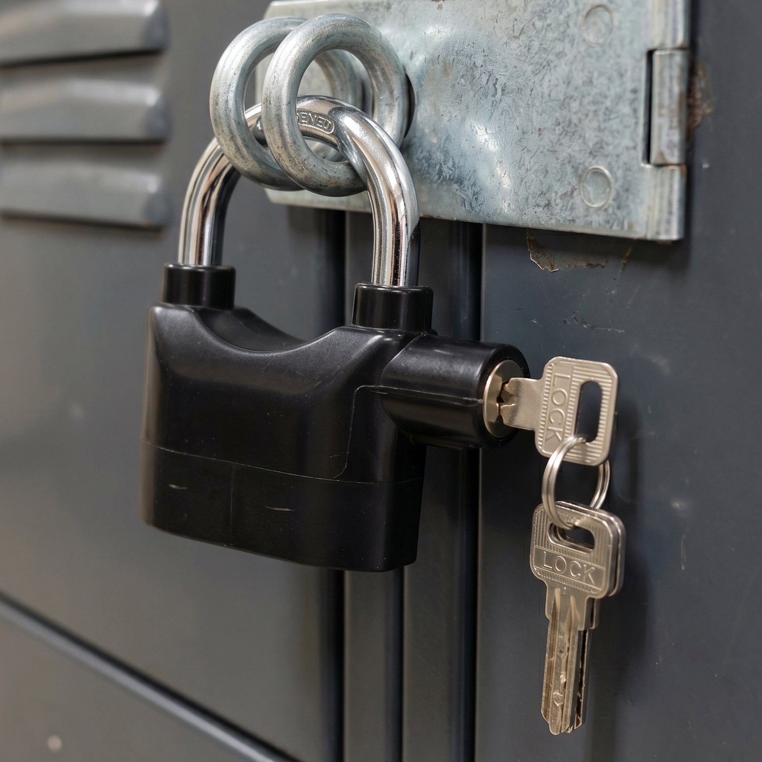 Heavy Duty Security Alarm Padlock with Built In Sound Alert System With 3 keys - view 3