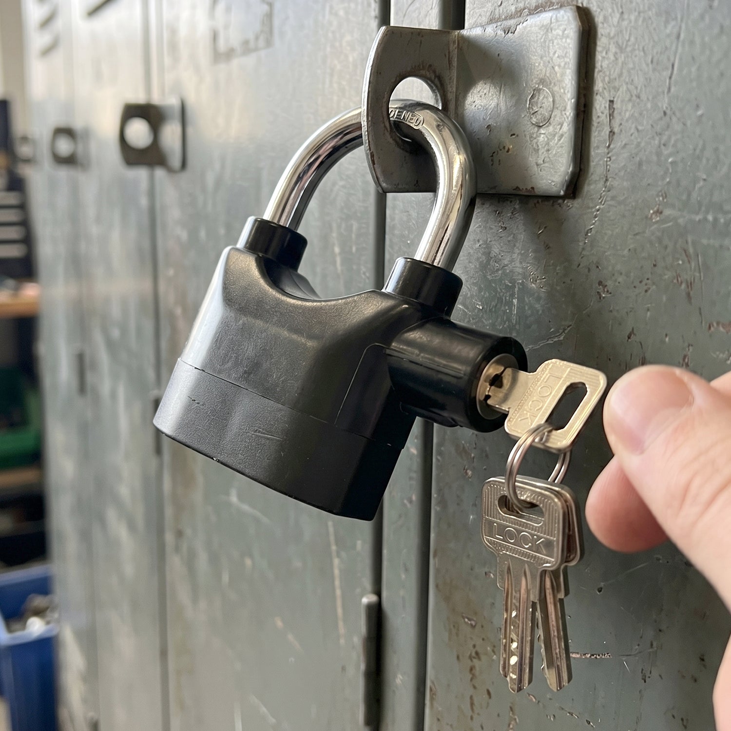Heavy Duty Security Alarm Padlock with Built In Sound Alert System With 3 keys - view 4