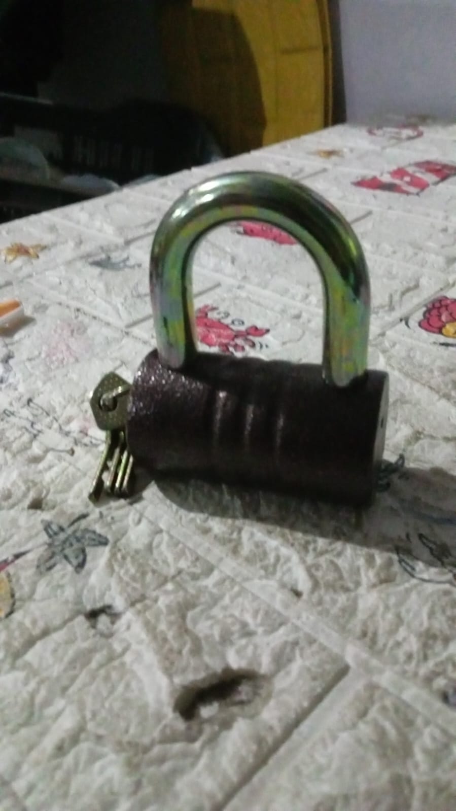 Heavy-Duty Iron Padlock – 82mm Black with Brass Core & 5 Keys, Waterproof - view 7