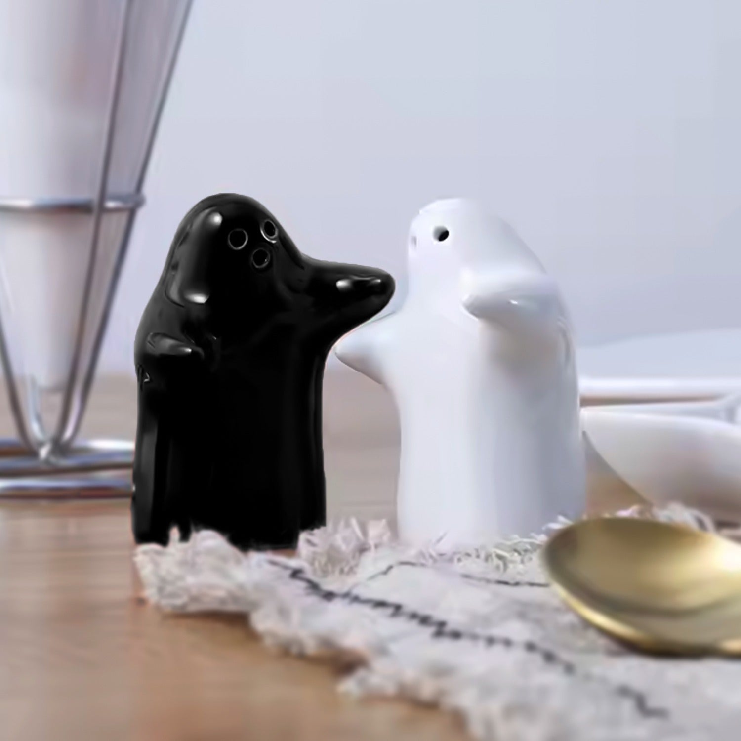 Salt and Pepper Seasoning and Spice Shakers Cute Plastic (2 Pcs Set)